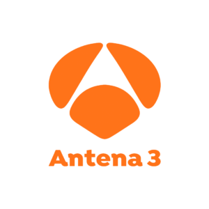 Logotipo de Antena 3 en color naranja sobre fondo gris claro, con el símbolo geométrico característico encima del nombre “Antena 3”.