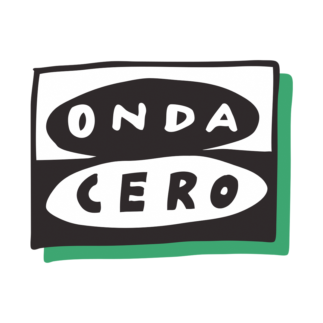 Logotipo de Onda Cero en negro, blanco y verde sobre fondo gris claro, con diseño de estilo ilustrado.